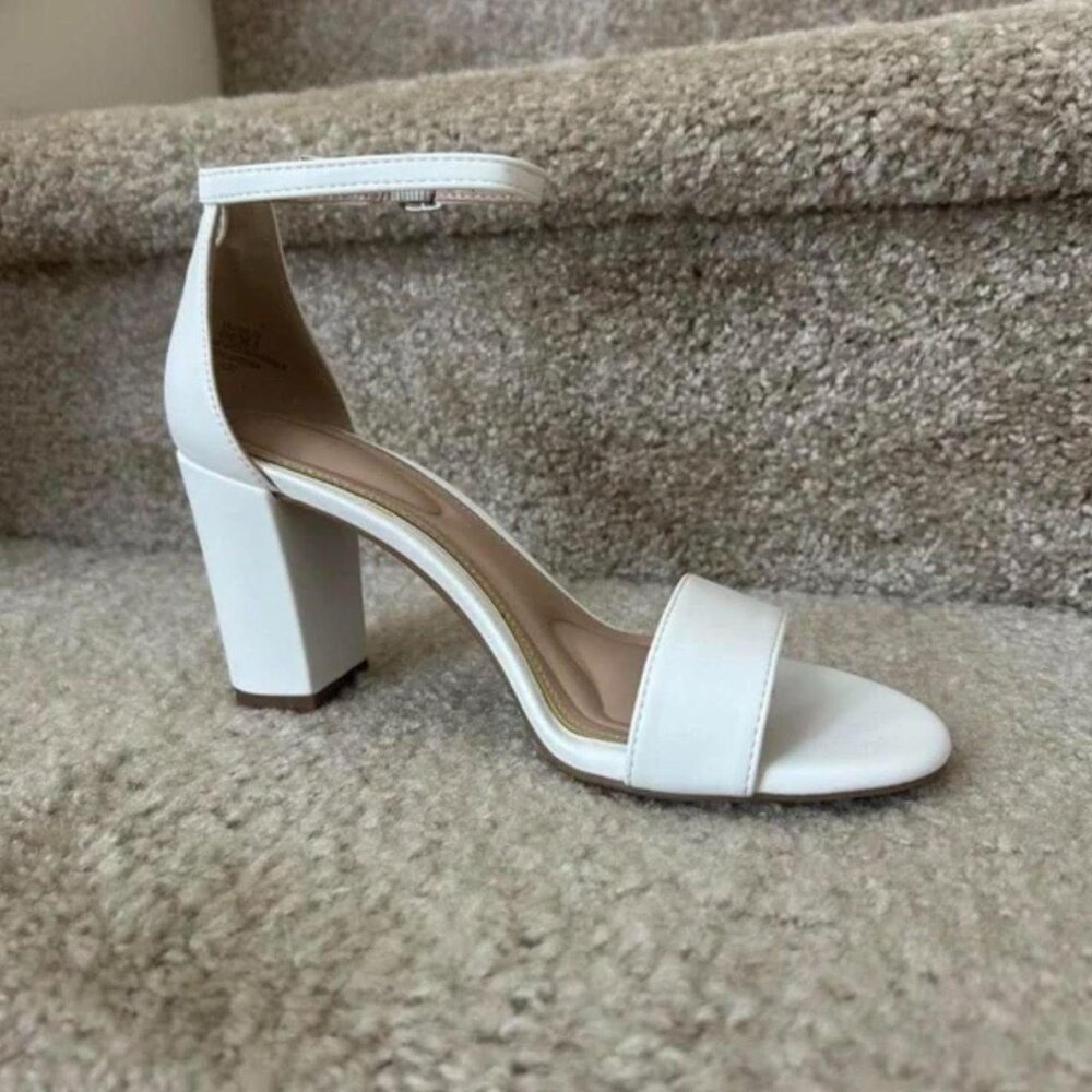 Kelly & Katie White Hailee Sandal Heels - NEW (Size 6)